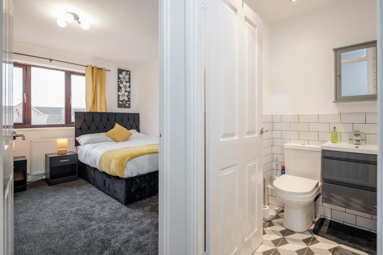 Lovely House In Dagenham / Barking With Free Parking, Wifi & Garden Exterior foto