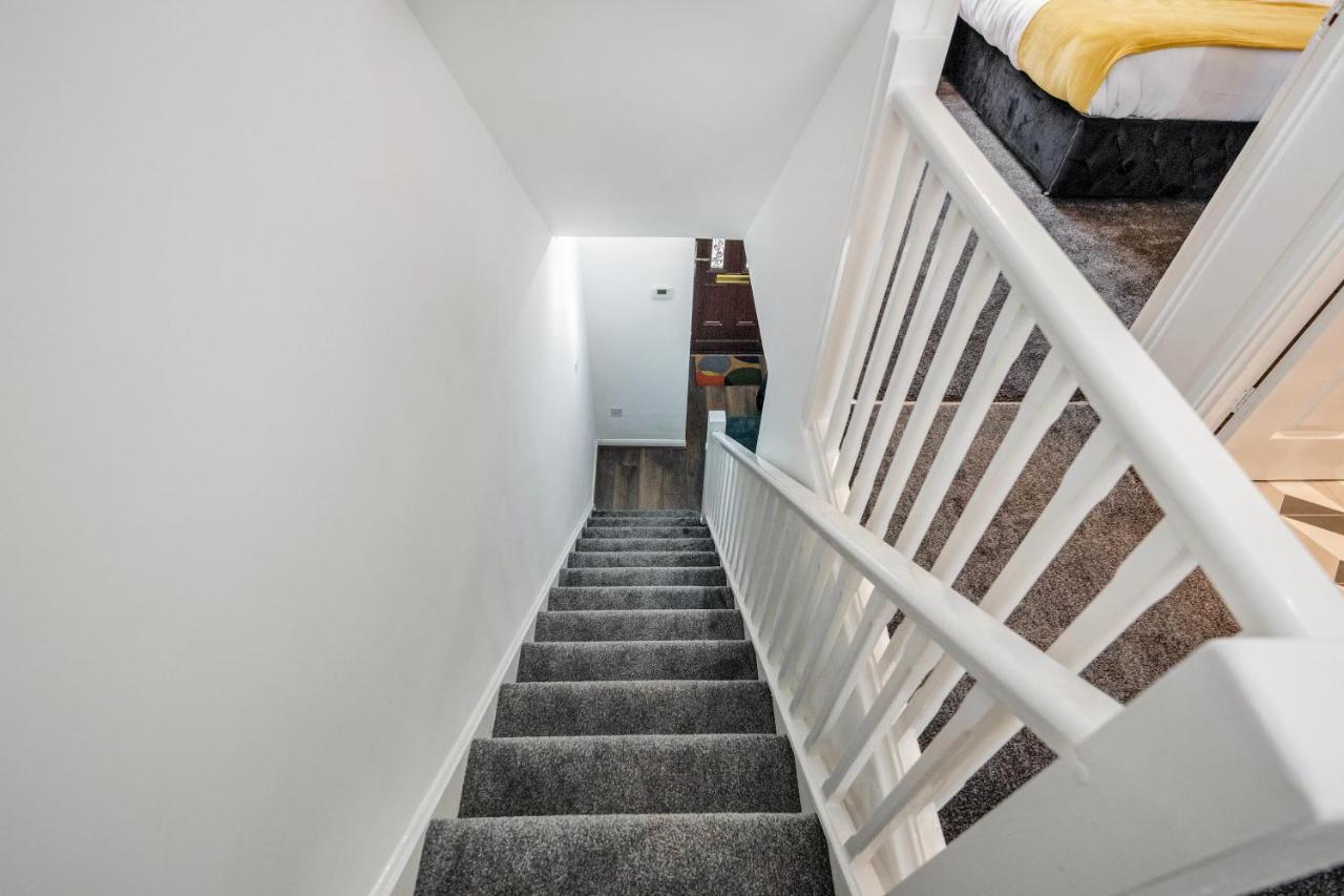 Lovely House In Dagenham / Barking With Free Parking, Wifi & Garden Exterior foto